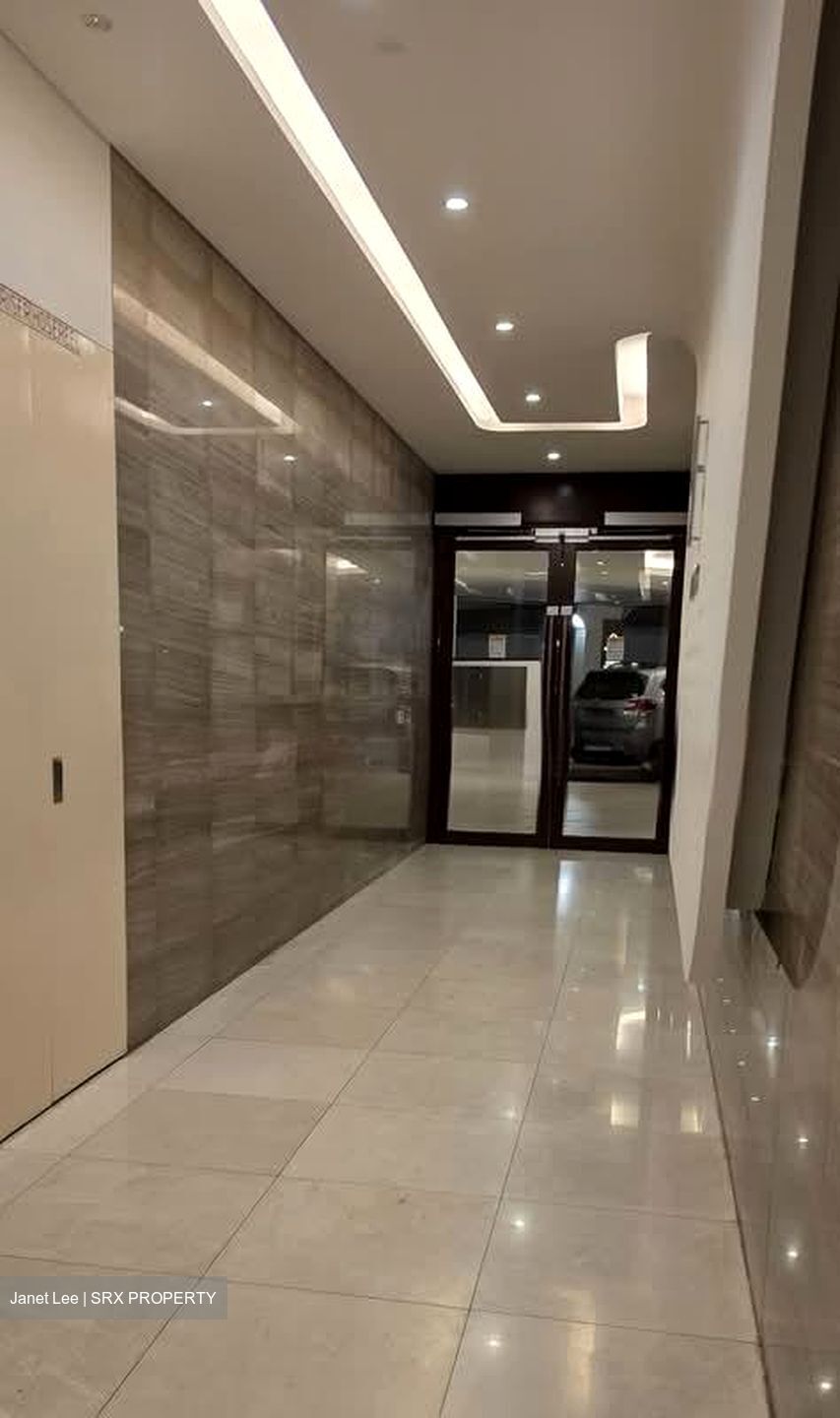 Lakeville (D22), Condominium #585937421
